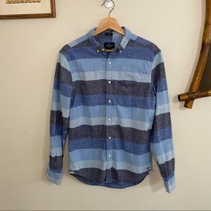 American Eagle long sleeve button down shirt. Medium.